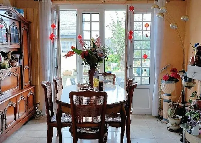 Chambre Dans Maison Individuelle Avec Rez-De-Chaussee Partage - Cuisine, Salle, Salon Et Salle De Bains